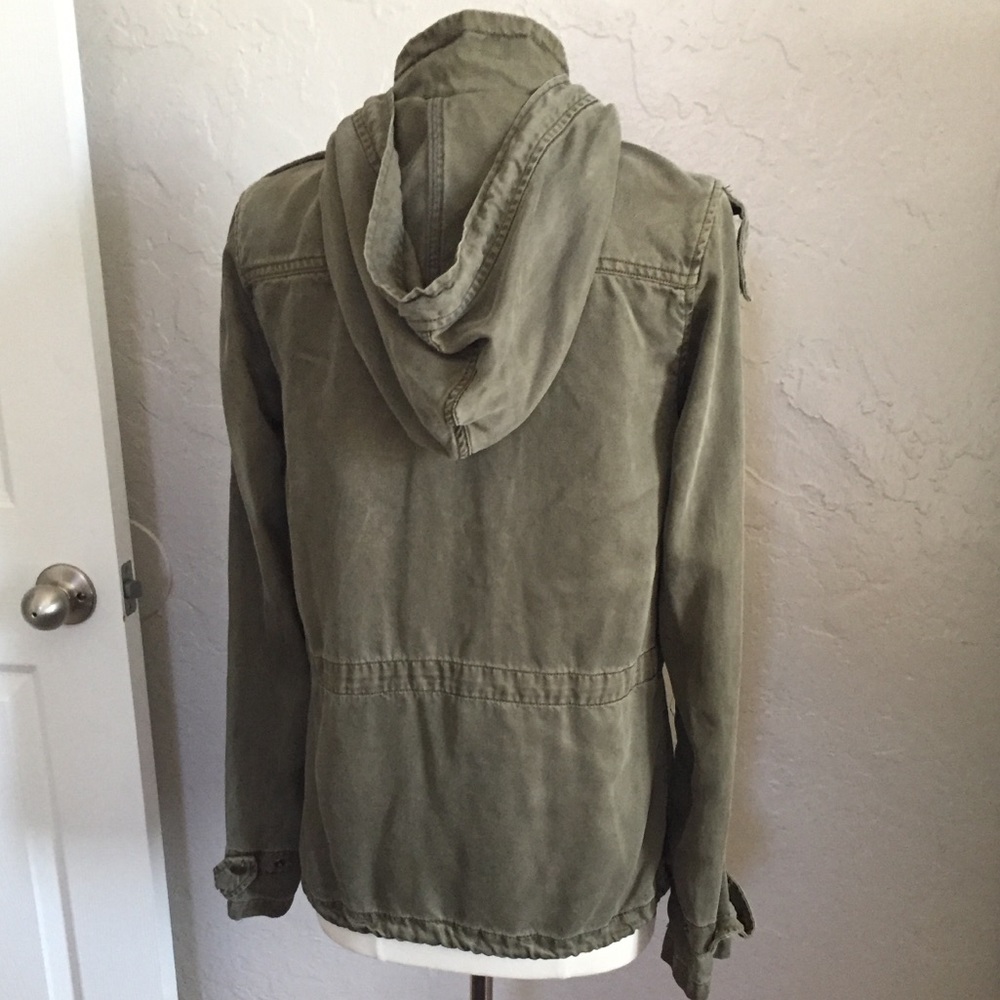 GORGEOUS!  Max Jeans Tencel cargo jacket in olive - Picture 3 of 8